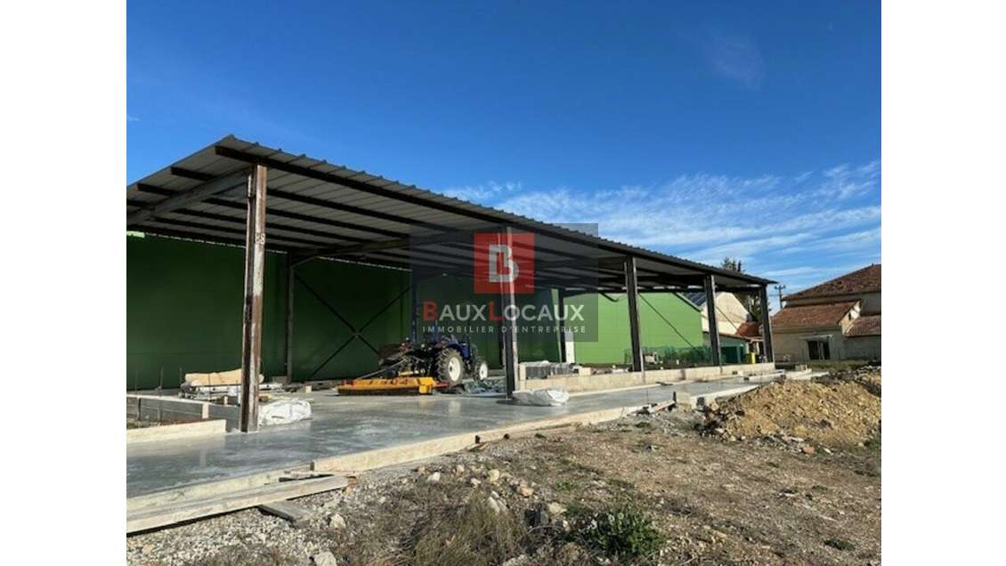 Entrepôt neuf 230m² à louer à Caumont sur Durance