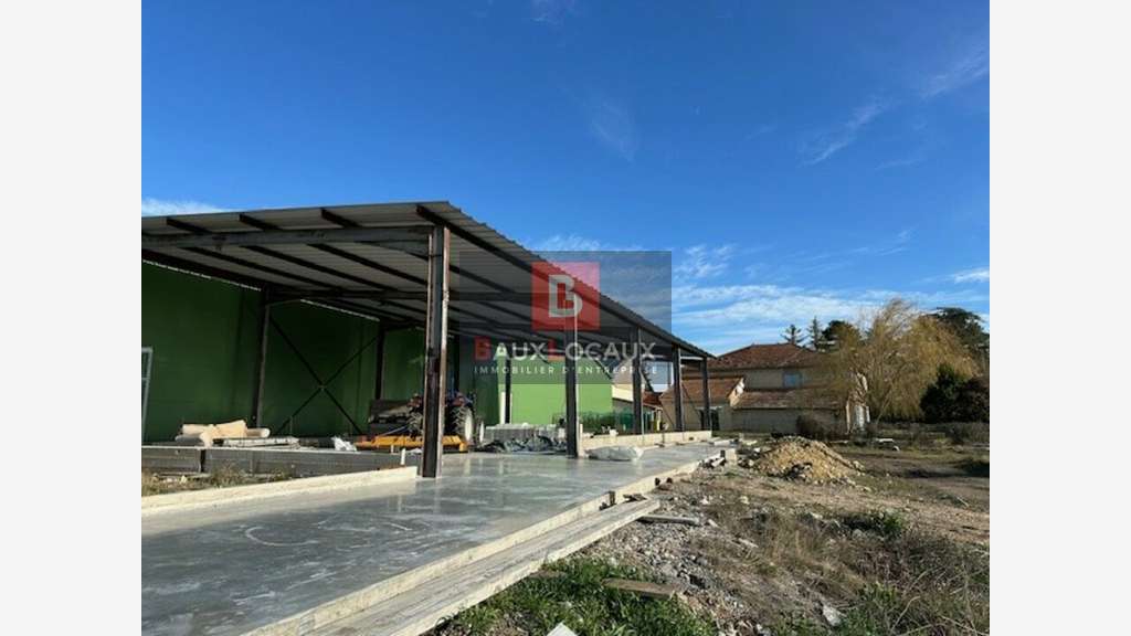 Entrepôt neuf 230m² à louer à Caumont sur Durance