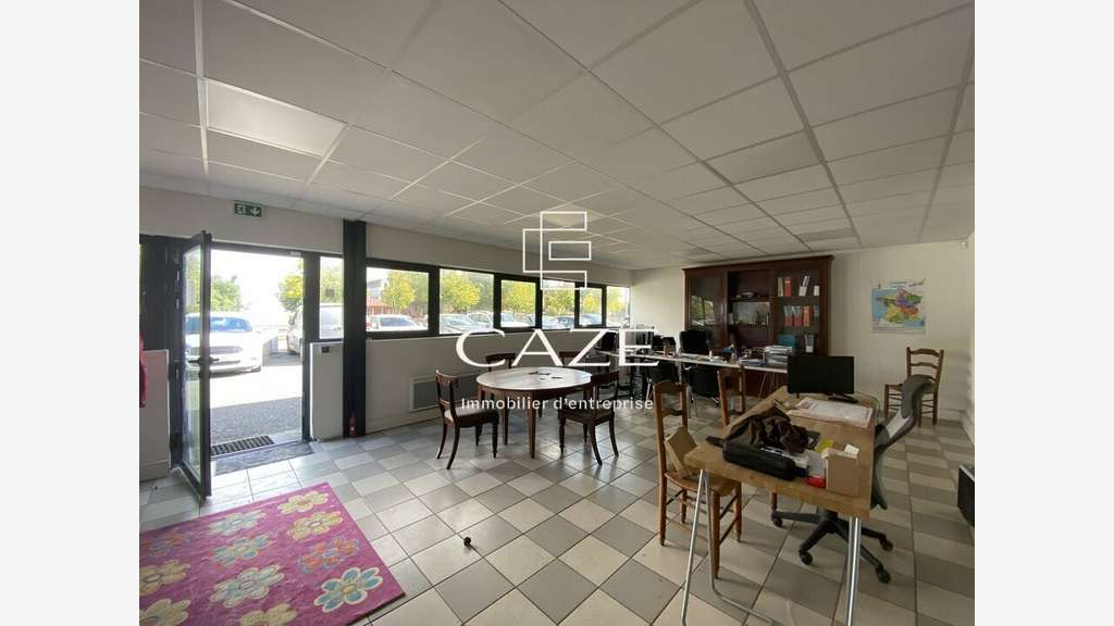 Local d'activité 335m² à louer proche tram à Cenon