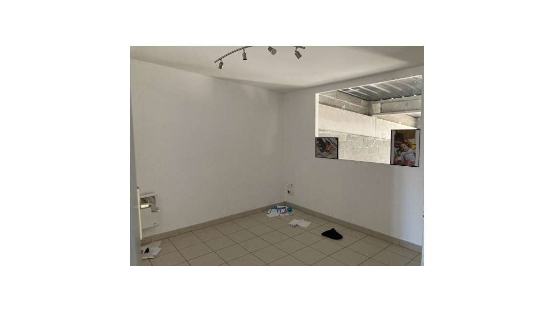 A louer local de stockage 280m² en ZA à Céret