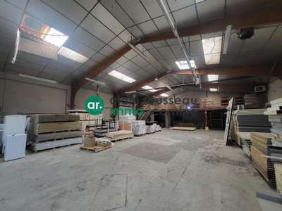 A louer local 286m² + mezzanine 67m² à Chalonnes