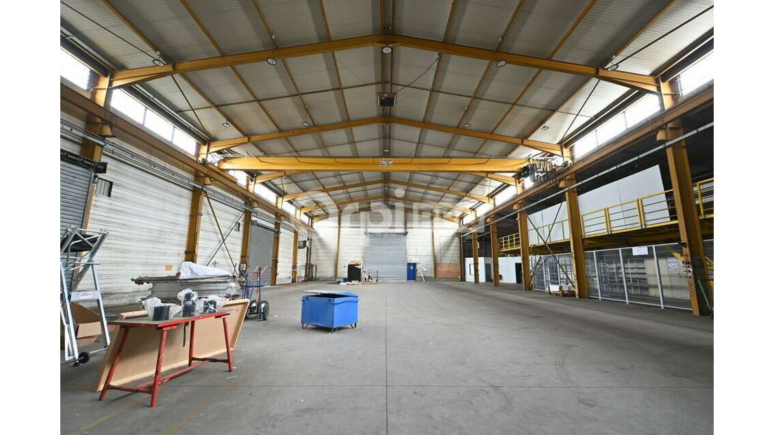 A louer local d'activité 1680m² à Chassieu