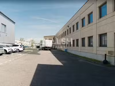 Locaux d'activités à louer 2375m² à Chassieu
