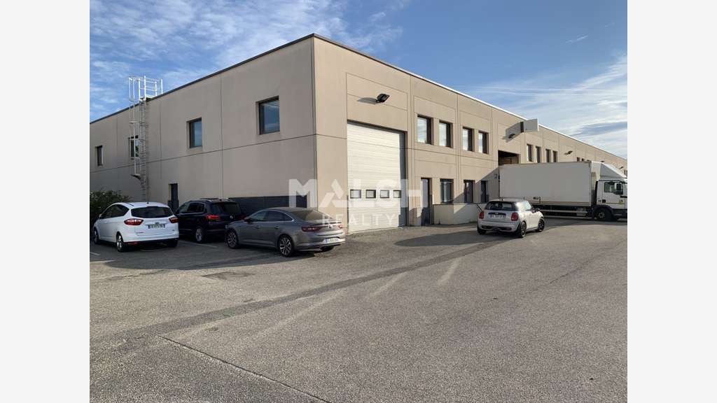 Locaux d'activités à louer 2375m² à Chassieu