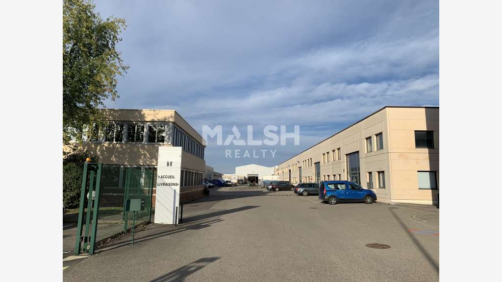 Locaux d'activités à louer 2375m² à Chassieu