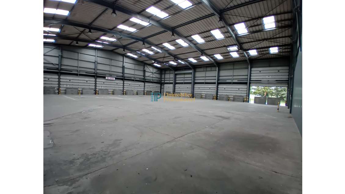 A louer local d'activité 1072m² ZI Châteaulin