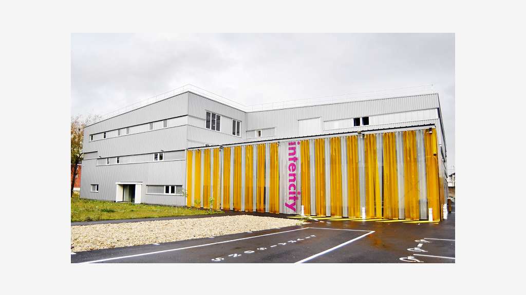 À louer 3500m² de bureaux et ateliers à Choisy