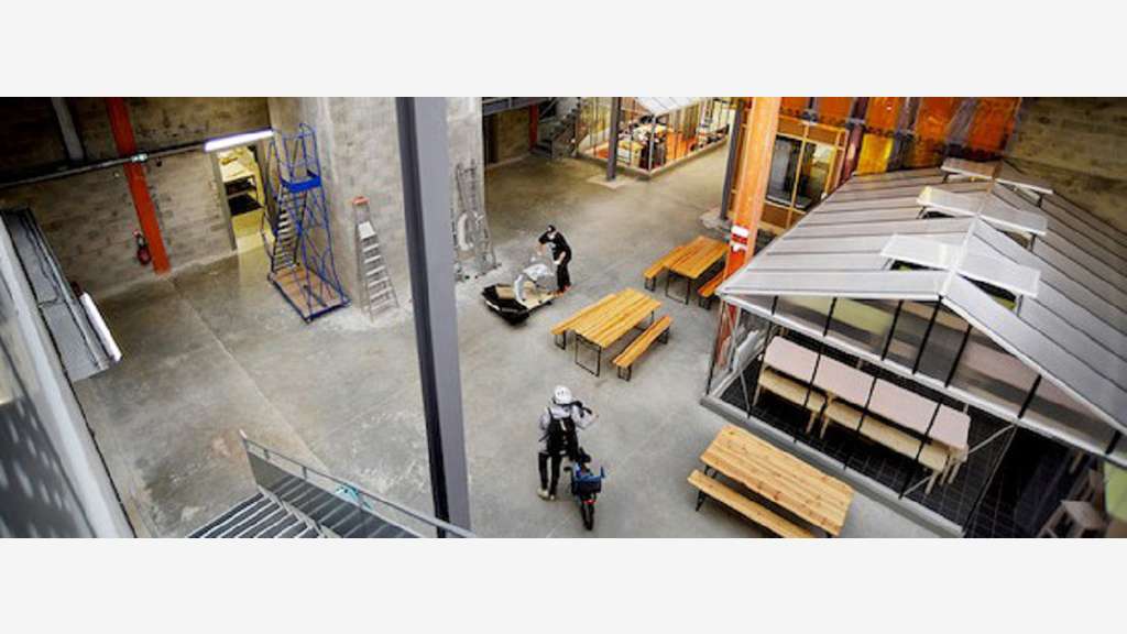 À louer 3500m² de bureaux et ateliers à Choisy