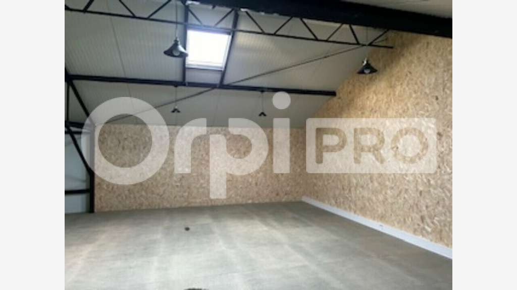 A louer local d'activité 100m² Civrieux en Dombes