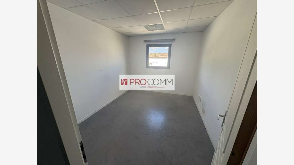 Local d'activité 180m² à louer à Codognan