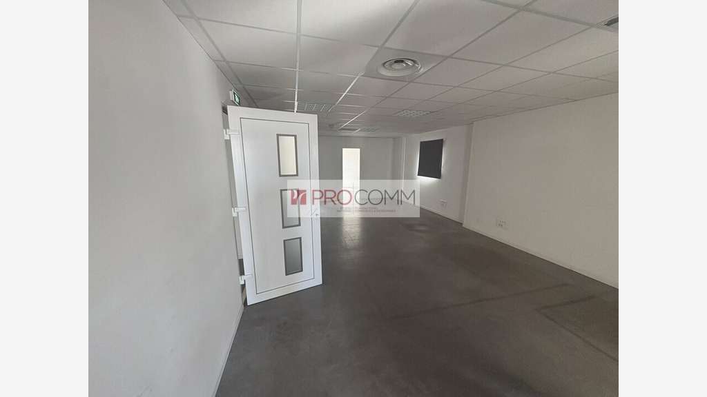 Local d'activité 180m² à louer à Codognan