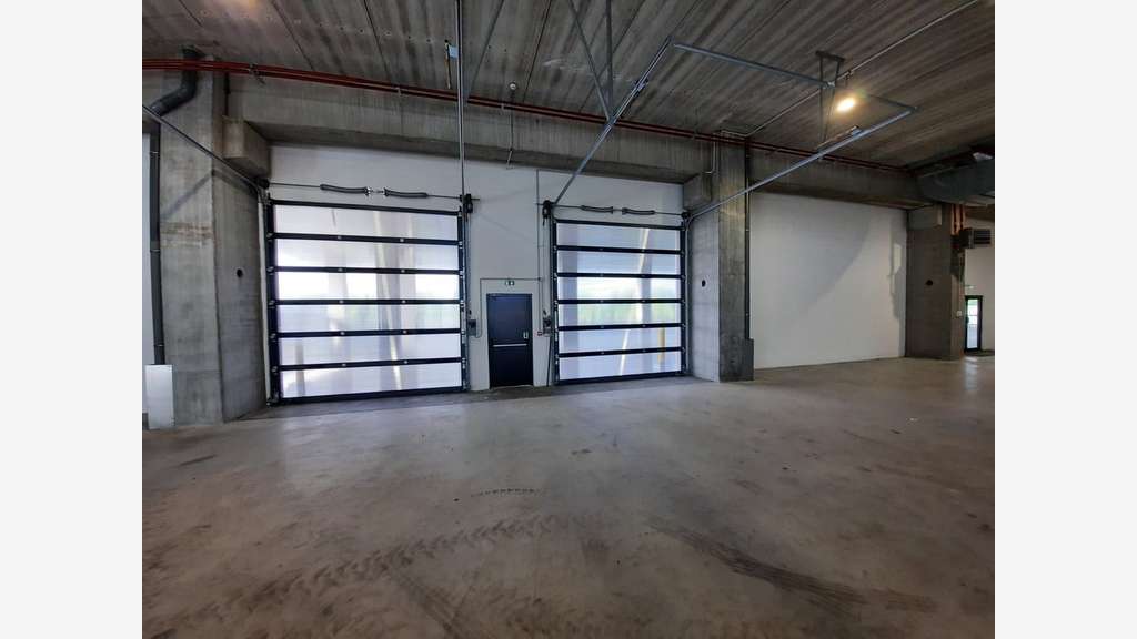 À Louer local d'activités de 832m² à Colombes  