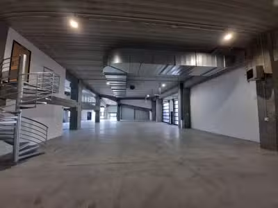 À Louer local d'activités de 832m² à Colombes  
