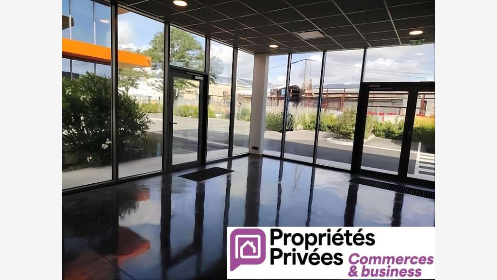 A louer local mixte avec showroom ZI En Jacca