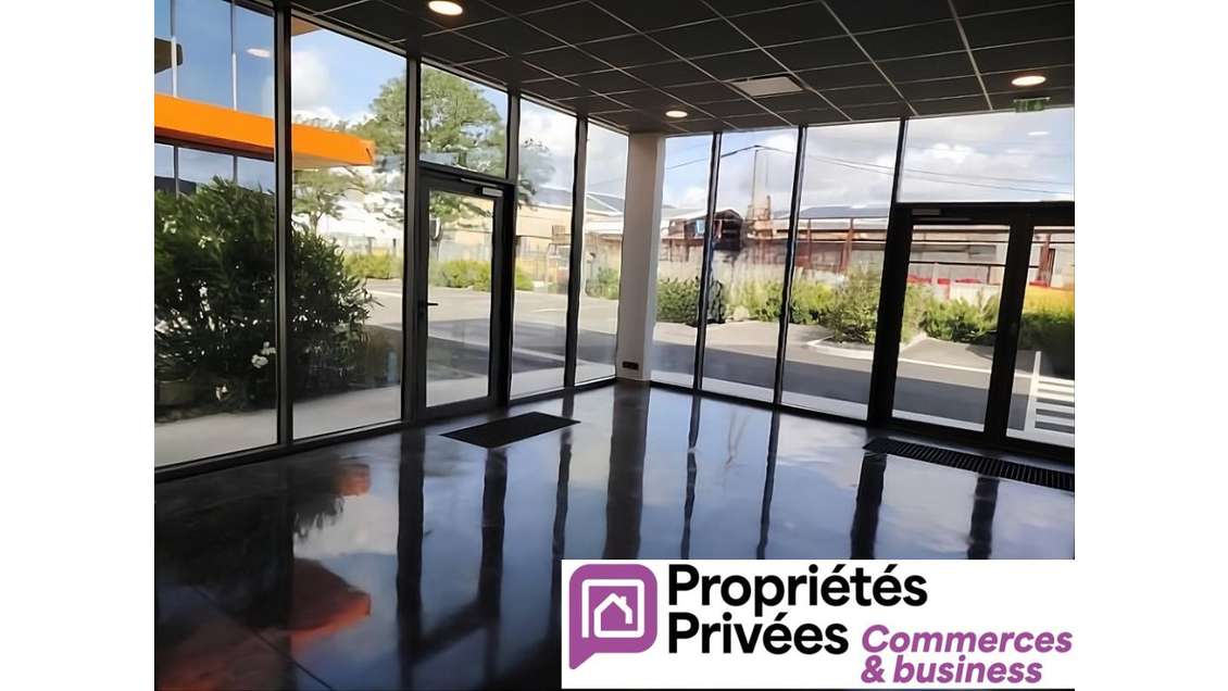 A louer local mixte avec showroom ZI En Jacca
