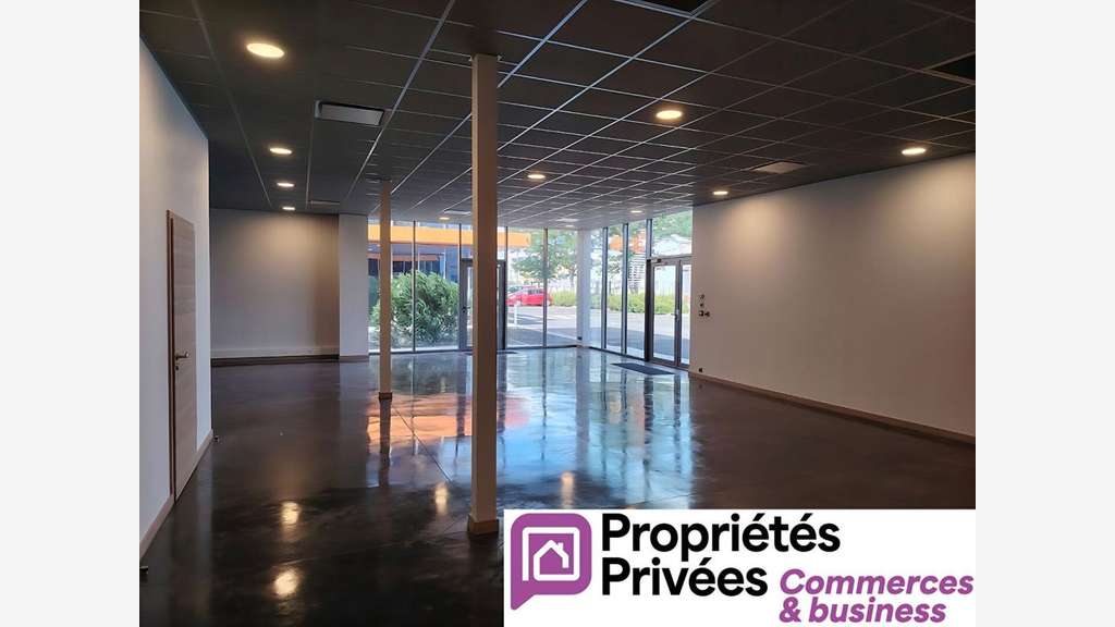 A louer local mixte avec showroom ZI En Jacca