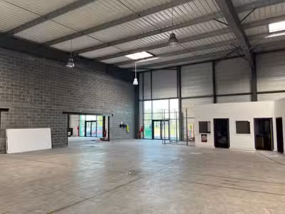 À louer local 560m² Zone d'activités de Coquelles
