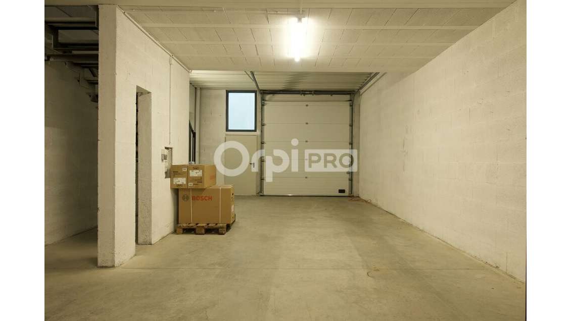 A louer local d'activité de 112m² à Vénissieux