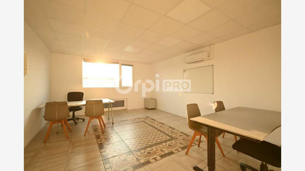 A louer local d'activité de 112m² à Vénissieux