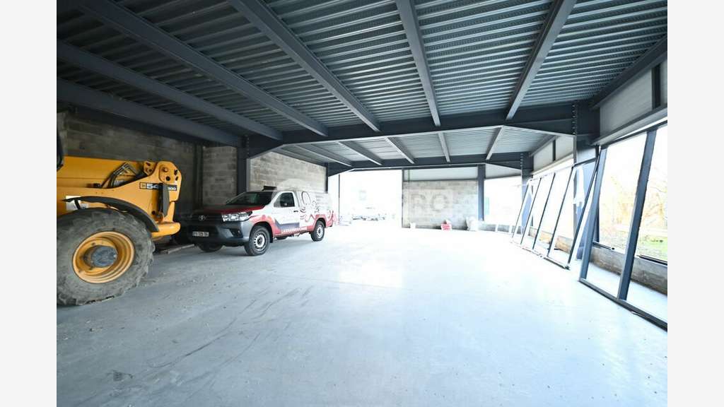 A louer local d'activité de 112m² à Vénissieux
