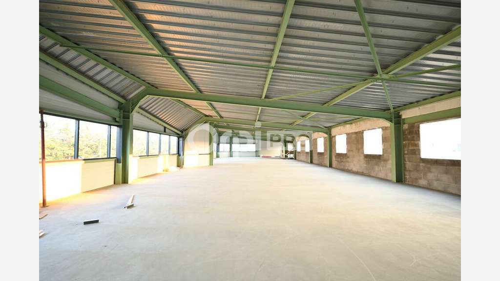 A louer local d'activité de 112m² à Vénissieux