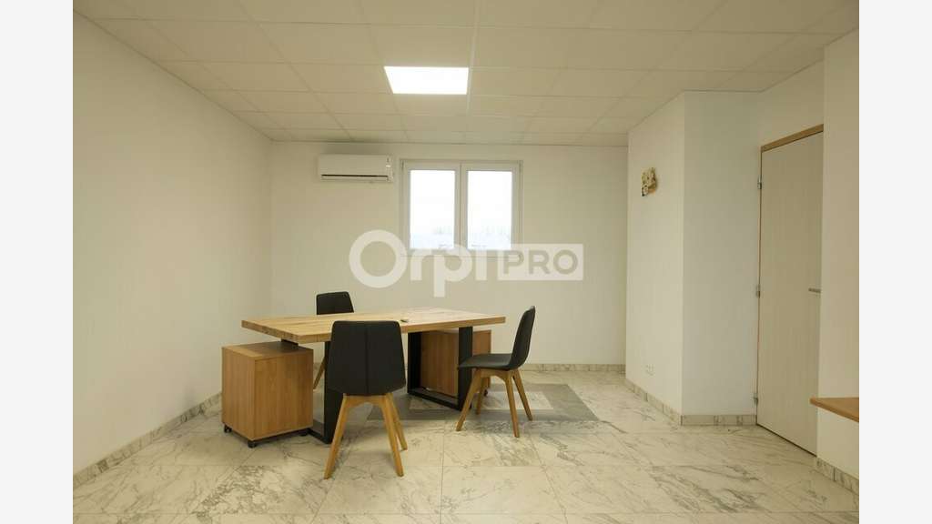 A louer local d'activité de 112m² à Vénissieux