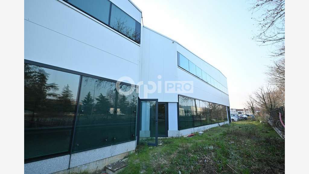 A louer local d'activité de 112m² à Vénissieux