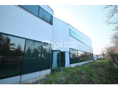 Location Locaux d'activités - Entrepôts à Vénissieux