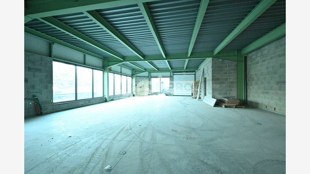 A louer local d'activité de 112m² à Vénissieux
