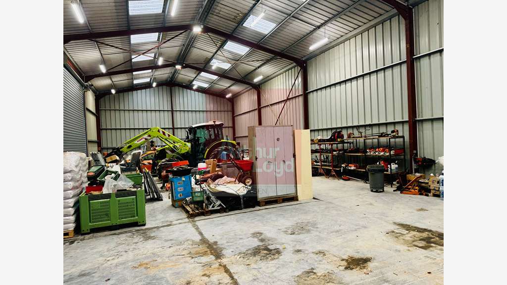 A louer local d'activité de 465m² à Boé