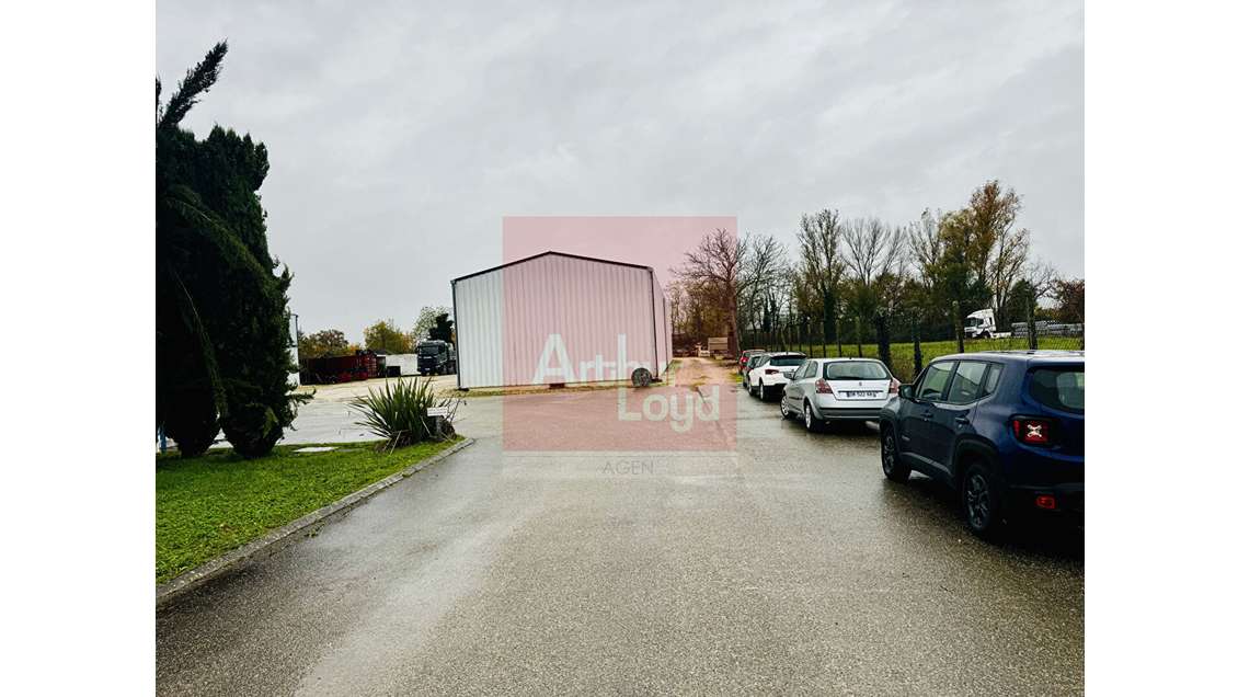 A louer local d'activité de 465m² à Boé
