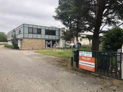 Loue local d'activité de 267m² à Decines Charpieu