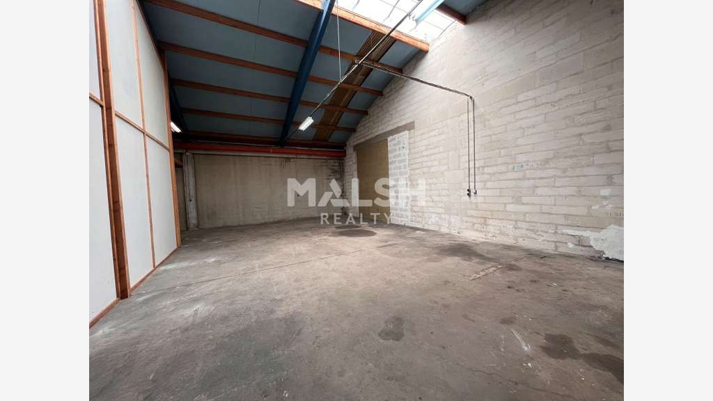 Loue local d'activité de 267m² à Decines Charpieu