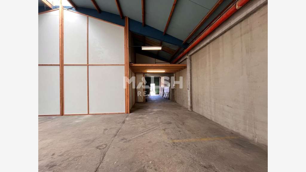 Loue local d'activité de 267m² à Decines Charpieu