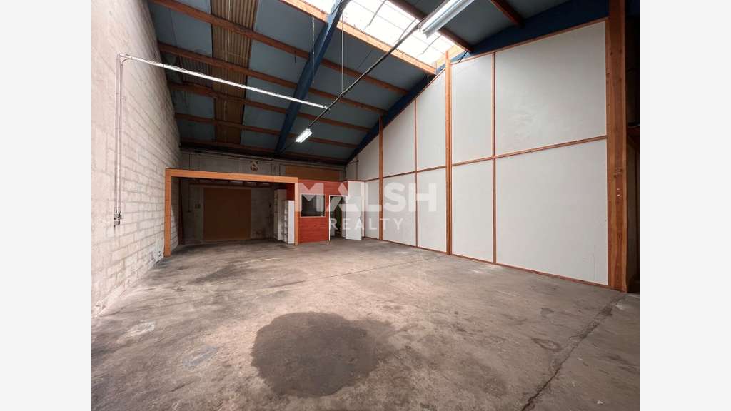 Loue local d'activité de 267m² à Decines Charpieu