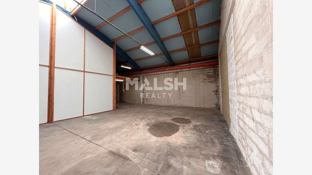 Loue local d'activité de 267m² à Decines Charpieu