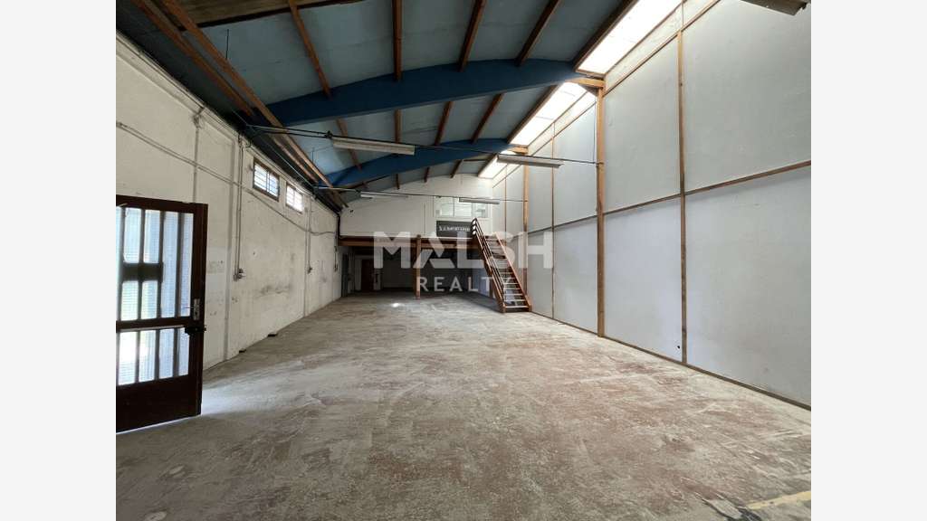 Loue local d'activité de 267m² à Decines Charpieu