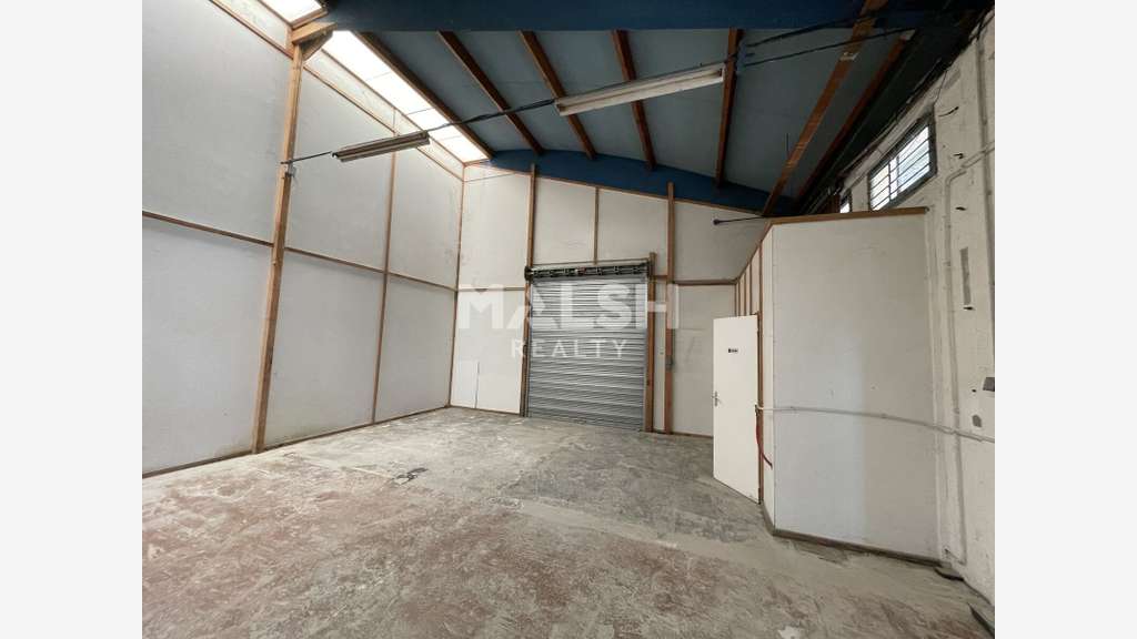 Loue local d'activité de 267m² à Decines Charpieu