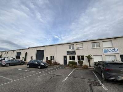 Local d'activité 583m² à louer à Décines-Charpieu