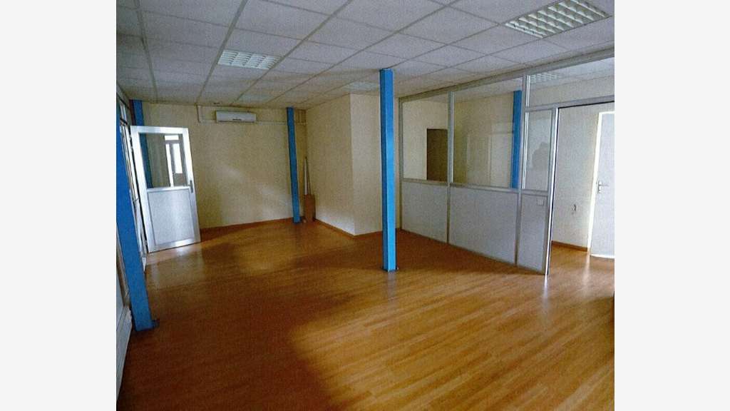 Local d'activité 583m² à louer à Décines-Charpieu