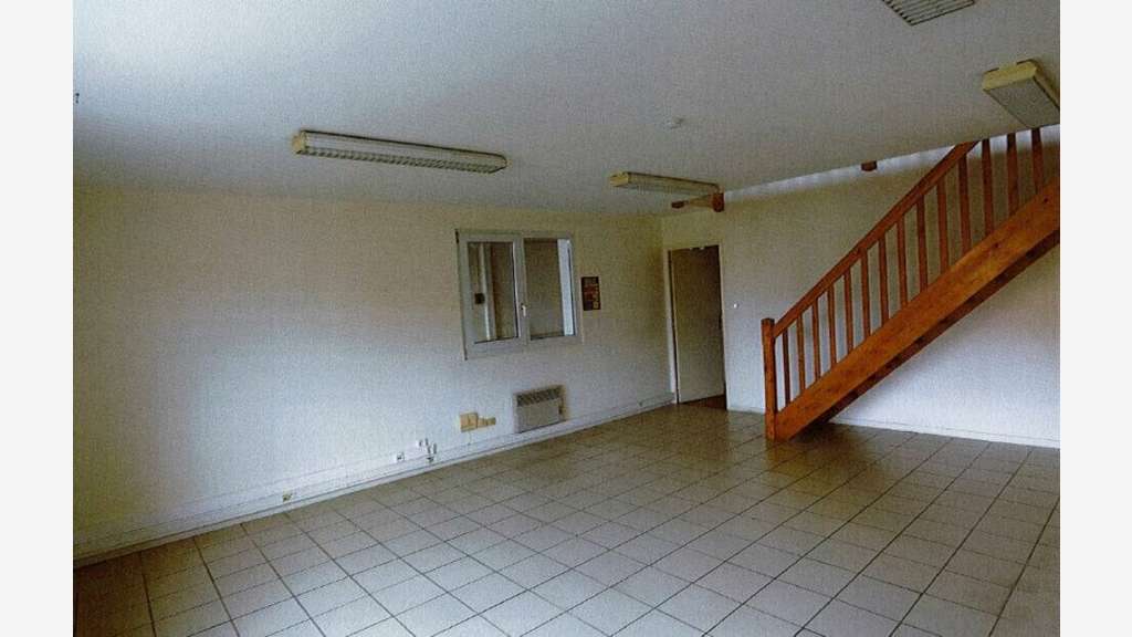 Local d'activité 583m² à louer à Décines-Charpieu
