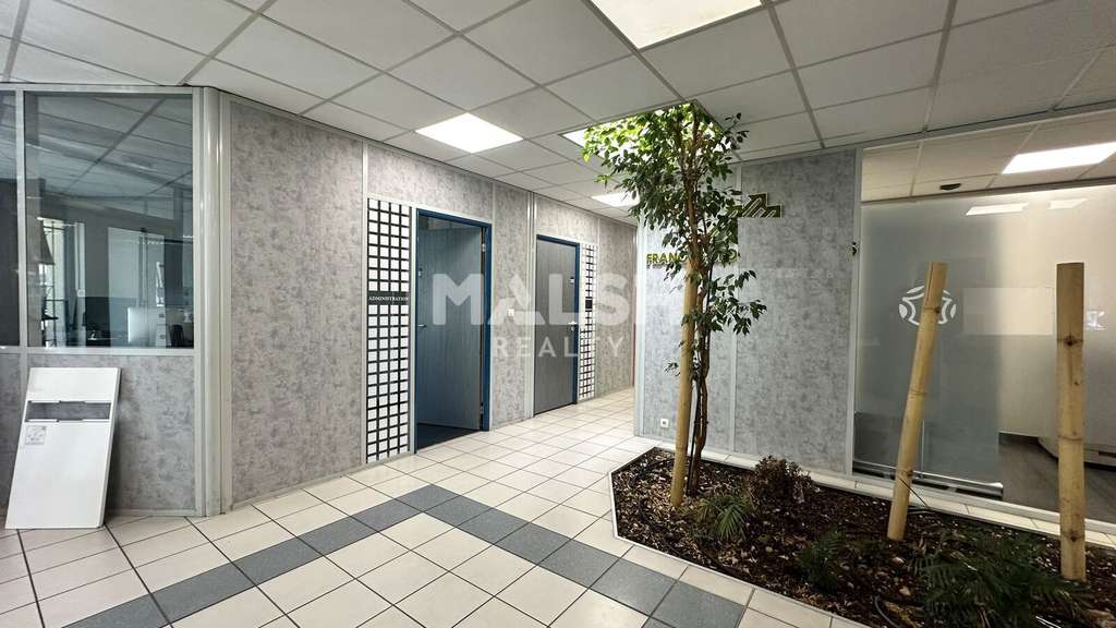 Bâtiment mixte indépendant 1115m² Décines-Charpieu