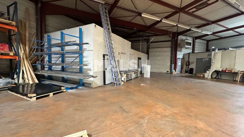 Bâtiment mixte indépendant 1115m² Décines-Charpieu