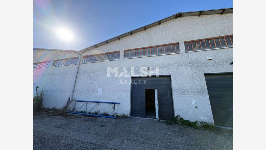 Local d'activités 215m² à louer à Décines-Charpieu