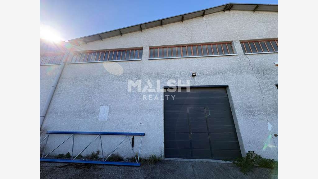 Local d'activités 215m² à louer à Décines-Charpieu