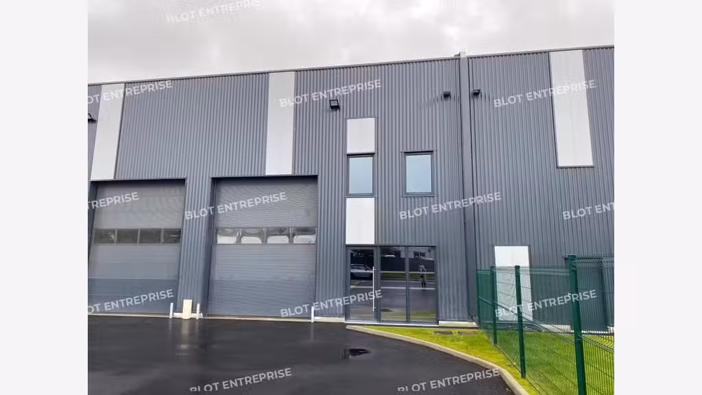 A louer locaux d'activités 125m² ZA de Dinard
