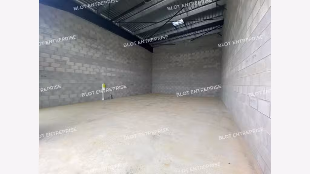A louer locaux d'activités 125m² ZA de Dinard