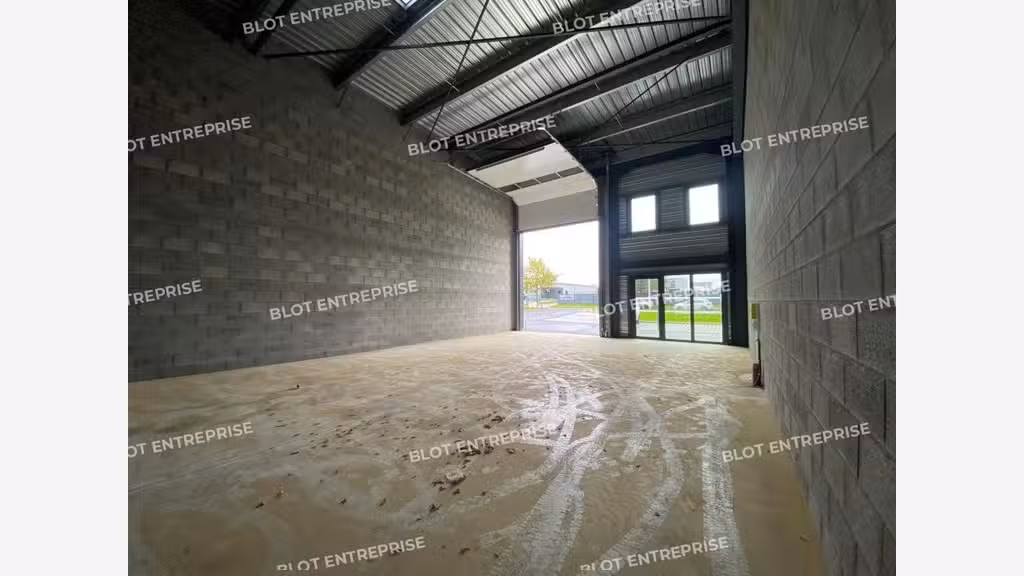 A louer locaux d'activités 125m² ZA de Dinard