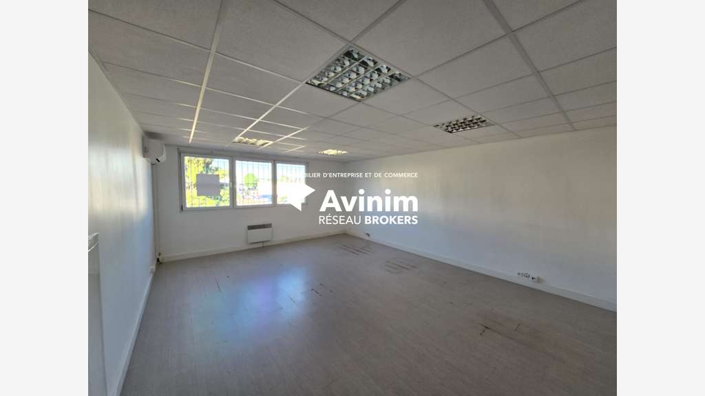 A louer local d'activité 351m² ZA Domont