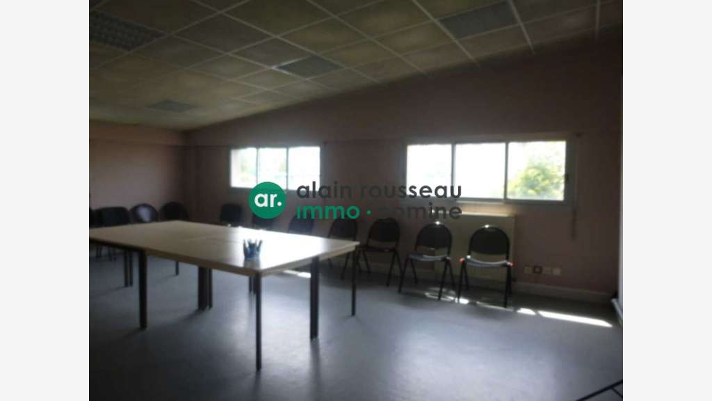 Local d activité 440m² à Durtal à 20mn d'angers
